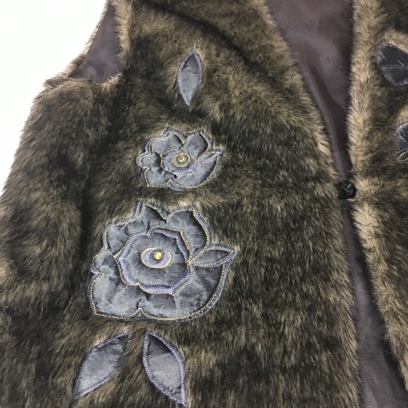 Faux Fur Vest with appliqué - Picture 3 of 7